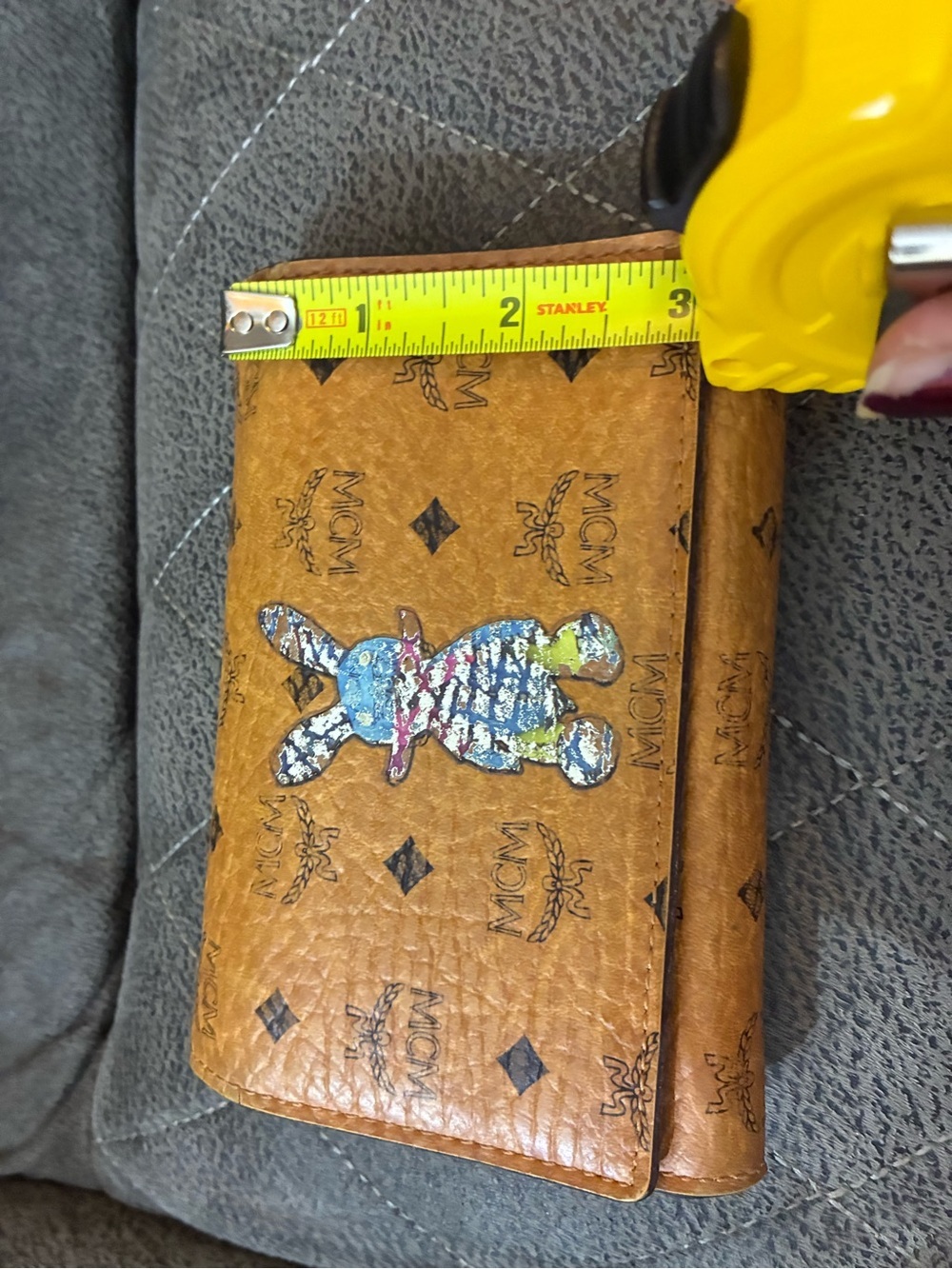 MCM Cognac Visetos Wallet with Multicolor Bunny Motif - Picture 5 of 5
